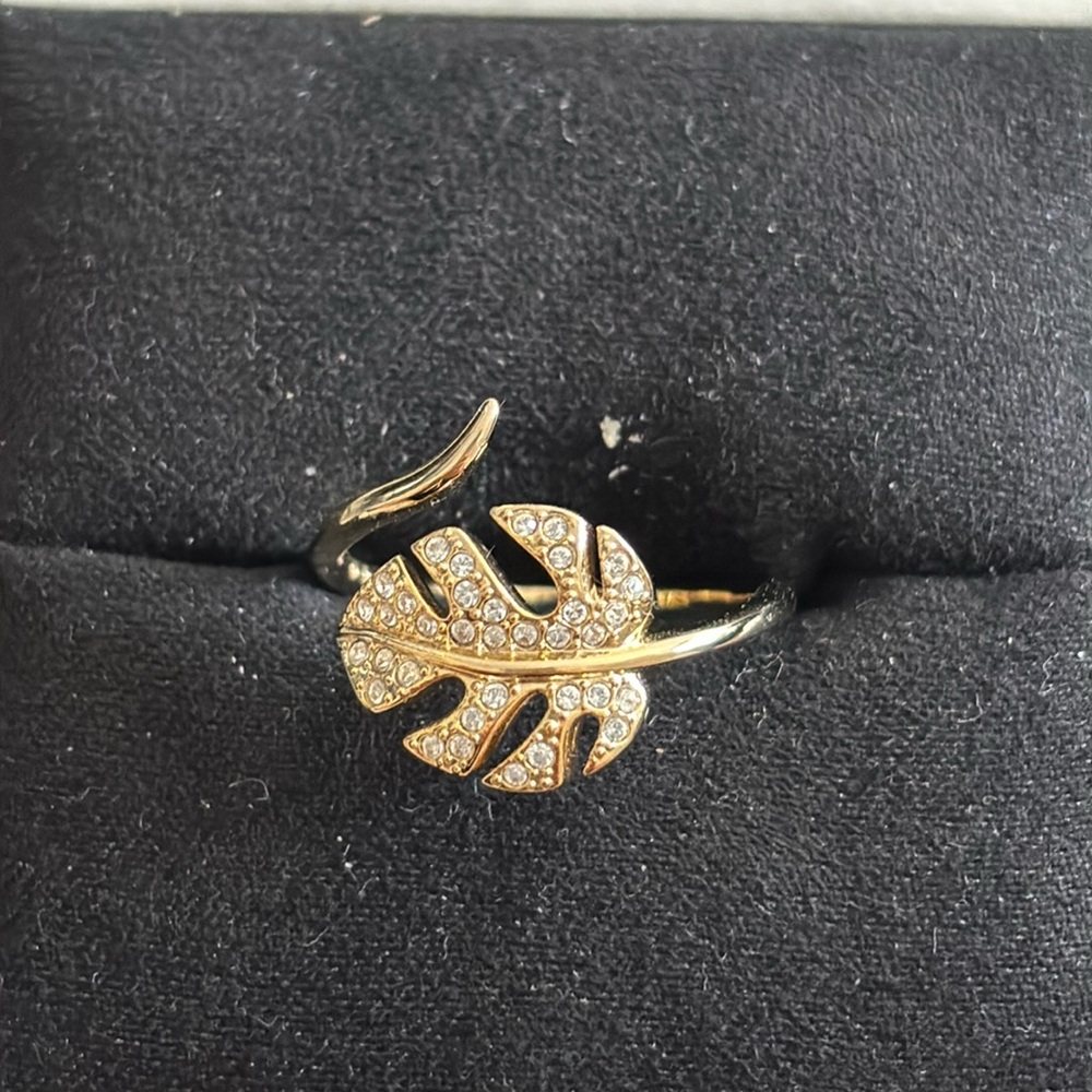 Genuine Swarovski palm leaf ring